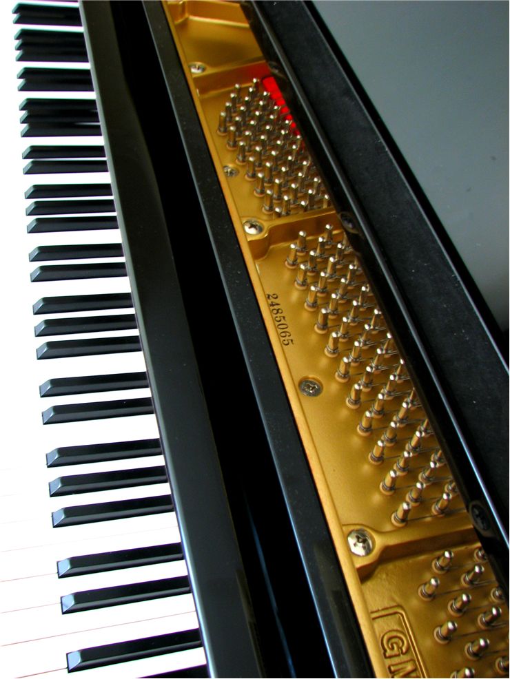 keys-of-grand-piano